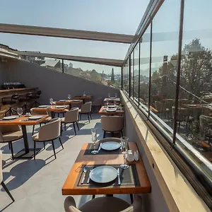https://ornament-boutique-hotel.alltbilisihotels.com